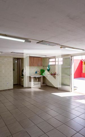 Casa à venda com 400m², 3 quartos e 4 vagas Casa à venda com 400m², 3 quartos e 4 vagasSalão 2