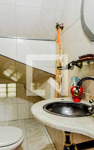 Casa para alugar com 280m², 4 quartos e 4 vagasLavabo 