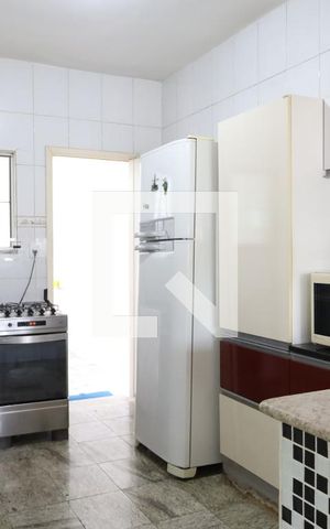 Casa à venda com 208m², 4 quartos e 7 vagas Casa à venda com 208m², 4 quartos e 7 vagasCozinha