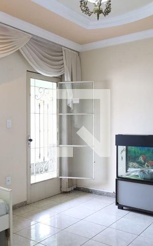 Casa à venda com 208m², 4 quartos e 7 vagas Casa à venda com 208m², 4 quartos e 7 vagasSala