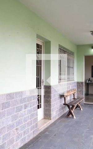 Casa à venda com 208m², 4 quartos e 7 vagas Casa à venda com 208m², 4 quartos e 7 vagasSacada