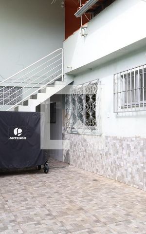 Casa à venda com 208m², 4 quartos e 7 vagas Casa à venda com 208m², 4 quartos e 7 vagasÁrea externa