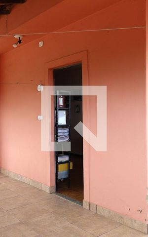 Casa à venda com 208m², 4 quartos e 7 vagas Casa à venda com 208m², 4 quartos e 7 vagasSacada