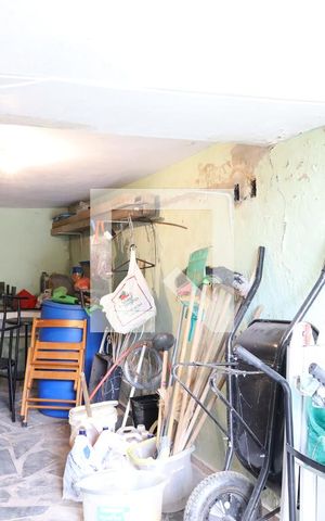 Casa à venda com 208m², 4 quartos e 7 vagas Casa à venda com 208m², 4 quartos e 7 vagasGaragem