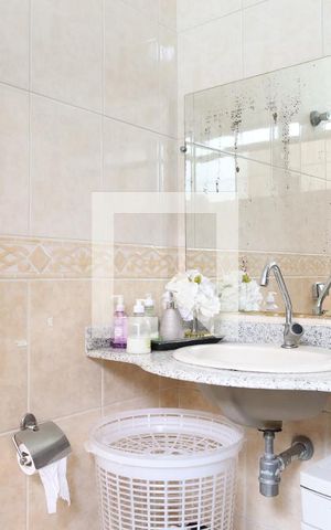 Casa à venda com 208m², 4 quartos e 7 vagas Casa à venda com 208m², 4 quartos e 7 vagasBanheiro