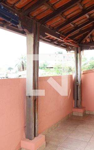 Casa à venda com 208m², 4 quartos e 7 vagas Casa à venda com 208m², 4 quartos e 7 vagasSacada