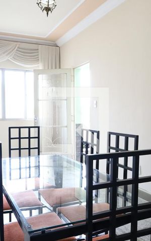 Casa à venda com 208m², 4 quartos e 7 vagas Casa à venda com 208m², 4 quartos e 7 vagasSala