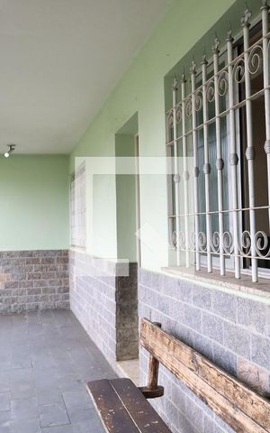 Casa à venda com 208m², 4 quartos e 7 vagas Casa à venda com 208m², 4 quartos e 7 vagasSacada