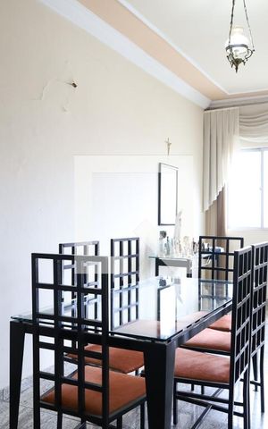 Casa à venda com 208m², 4 quartos e 7 vagas Casa à venda com 208m², 4 quartos e 7 vagasSala