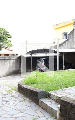 Casa à venda com 208m², 4 quartos e 7 vagas Casa à venda com 208m², 4 quartos e 7 vagasGaragem