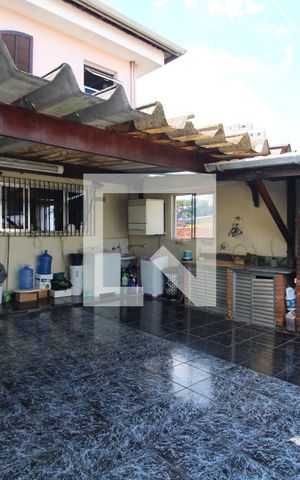 Casa à venda com 270m², 4 quartos e 2 vagasÁrea dos fundos - Churrasqueira