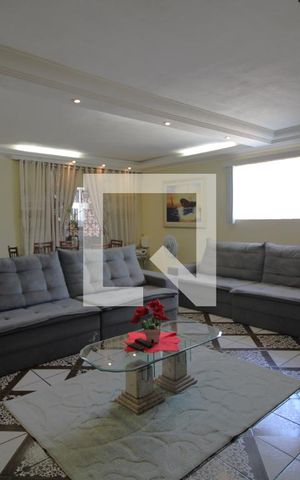 Casa à venda com 270m², 4 quartos e 2 vagasSala