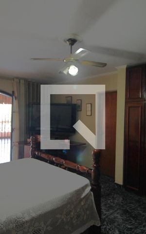 Casa à venda com 270m², 4 quartos e 2 vagasSuíte 3