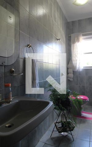 Casa à venda com 270m², 4 quartos e 2 vagasLavabo