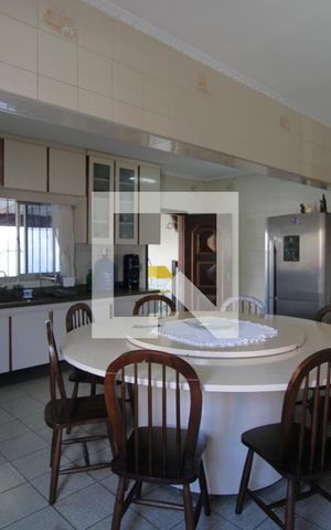 Casa à venda com 270m², 4 quartos e 2 vagasCozinha