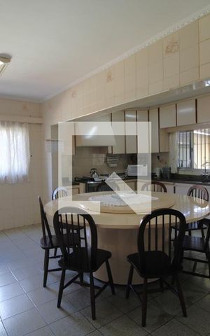 Casa à venda com 270m², 4 quartos e 2 vagasCozinha