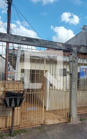 Casa à venda com 300m², 5 quartos e 3 vagas Casa à venda com 300m², 5 quartos e 3 vagasFachada