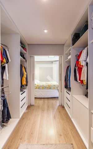 Casa à venda com 225m², 2 quartos e 3 vagas Casa à venda com 225m², 2 quartos e 3 vagasCloset da Suite