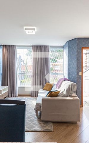 Casa à venda com 225m², 2 quartos e 3 vagas Casa à venda com 225m², 2 quartos e 3 vagasSala