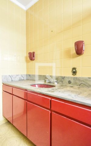 Casa à venda com 276m², 5 quartos e 5 vagasBanheiro 02