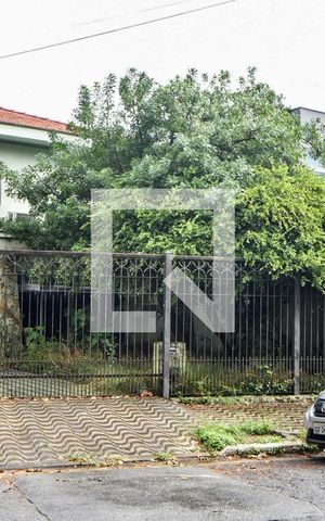Casa à venda com 276m², 5 quartos e 5 vagasCasa