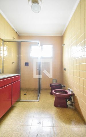 Casa à venda com 276m², 5 quartos e 5 vagasBanheiro 02