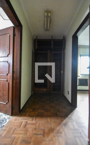 Casa à venda com 276m², 5 quartos e 5 vagasSuíte 01