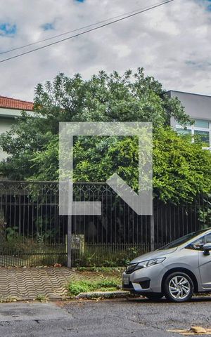 Casa à venda com 276m², 5 quartos e 5 vagasCasa