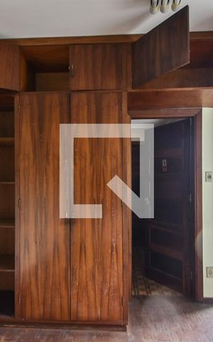 Casa à venda com 276m², 5 quartos e 5 vagasQuarto 02 Edícula de Serviços Superior