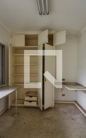 Casa à venda com 276m², 5 quartos e 5 vagasQuarto Edícula de Serviços Superior