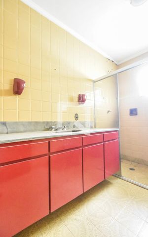 Casa à venda com 276m², 5 quartos e 5 vagasBanheiro 02