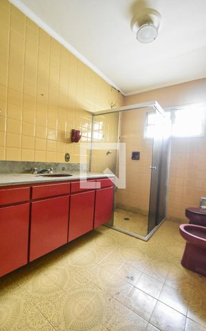 Casa à venda com 276m², 5 quartos e 5 vagasBanheiro 02
