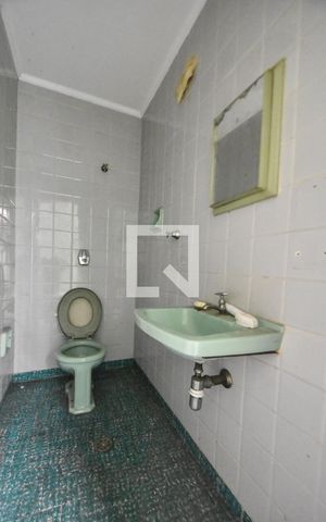 Casa à venda com 276m², 5 quartos e 5 vagasBanheiro 03