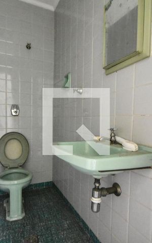 Casa à venda com 276m², 5 quartos e 5 vagasBanheiro 03