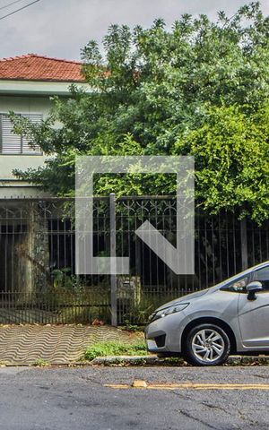 Casa à venda com 276m², 5 quartos e 5 vagasCasa
