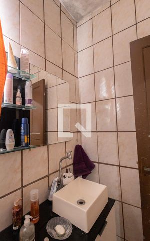 Casa à venda com 260m², 2 quartos e 8 vagasBanheiro
