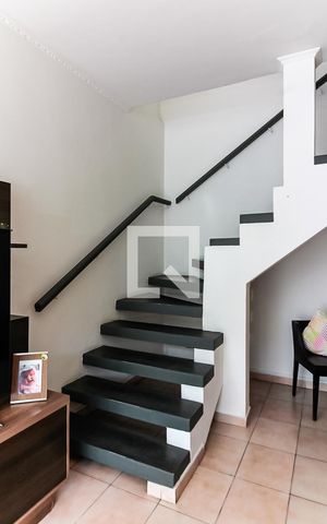 Casa para alugar com 250m², 3 quartos e 6 vagas Casa para alugar com 250m², 3 quartos e 6 vagasSala