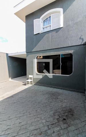 Casa para alugar com 250m², 3 quartos e 6 vagas Casa para alugar com 250m², 3 quartos e 6 vagasGaragem