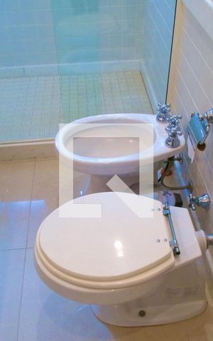 Apartamento à venda com 540m², 4 quartos e 3 vagas Apartamento à venda com 540m², 4 quartos e 3 vagasSuíte banheiro