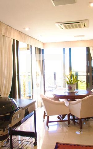 Apartamento à venda com 540m², 4 quartos e 3 vagas Apartamento à venda com 540m², 4 quartos e 3 vagasSala