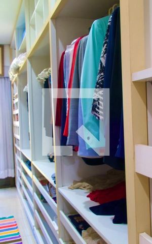 Apartamento à venda com 540m², 4 quartos e 3 vagas Apartamento à venda com 540m², 4 quartos e 3 vagasSuíte closet