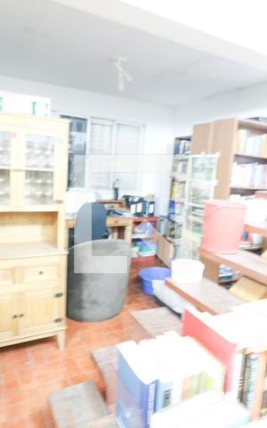 Casa à venda com 350m², 5 quartos e 2 vagas Casa à venda com 350m², 5 quartos e 2 vagasBiblioteca