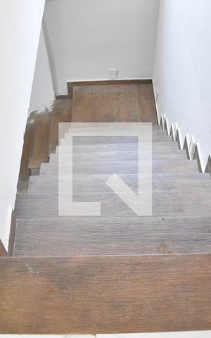 Casa para alugar com 100m², 2 quartos e sem vagaEscada