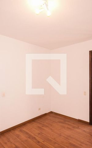 Casa à venda com 1m², 4 quartos e 2 vagas Casa à venda com 1m², 4 quartos e 2 vagasQuarto 1