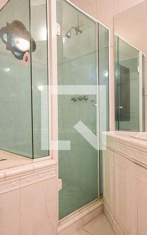 Casa à venda com 1m², 4 quartos e 2 vagas Casa à venda com 1m², 4 quartos e 2 vagasBanheiro suíte 2