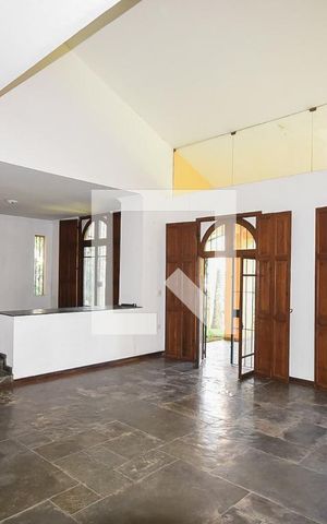 Casa à venda com 1m², 4 quartos e 2 vagas Casa à venda com 1m², 4 quartos e 2 vagasSala
