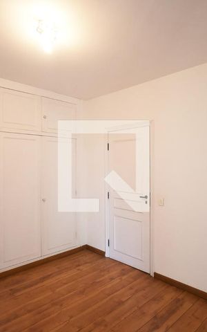 Casa à venda com 1m², 4 quartos e 2 vagas Casa à venda com 1m², 4 quartos e 2 vagasQuarto 1