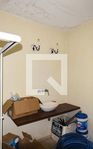 Casa à venda com 1m², 4 quartos e 2 vagas Casa à venda com 1m², 4 quartos e 2 vagasBanheiro suíte 1