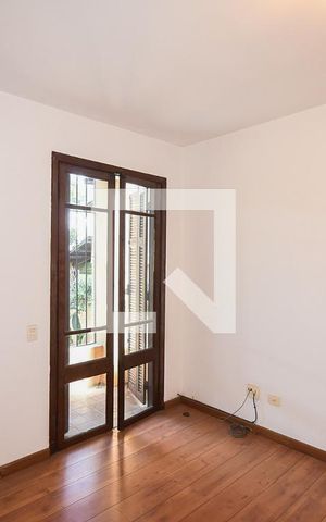 Casa à venda com 1m², 4 quartos e 2 vagas Casa à venda com 1m², 4 quartos e 2 vagasQuarto 1