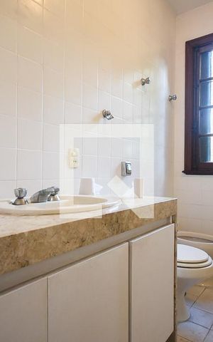 Casa à venda com 1m², 4 quartos e 2 vagas Casa à venda com 1m², 4 quartos e 2 vagasBanheiro